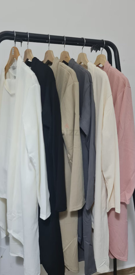 طقم نسائي من 3 قطع بجودة عالية وأناقة لا مثيل لها 3Piece Womens Set High Quality Unmatched Elegan