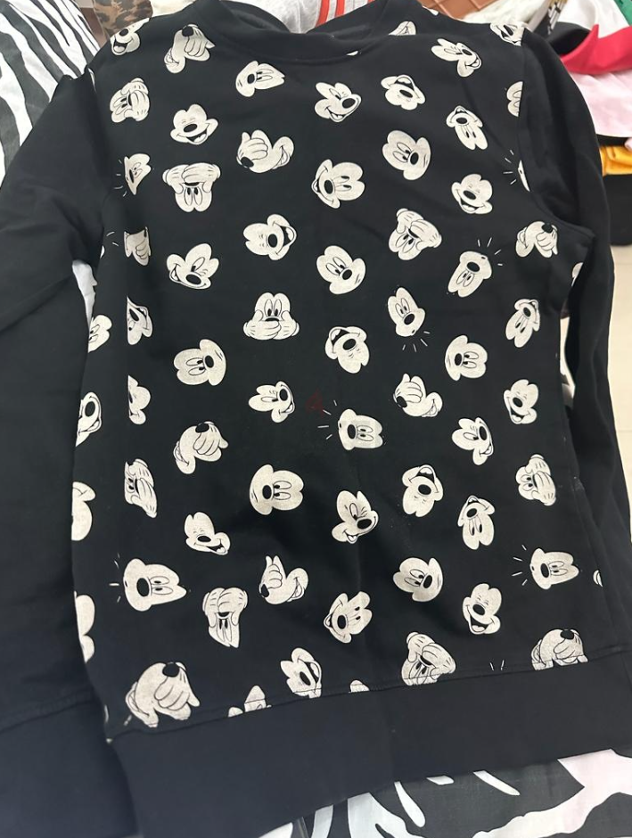 بلوزة متنوعة بأكمام طويلة