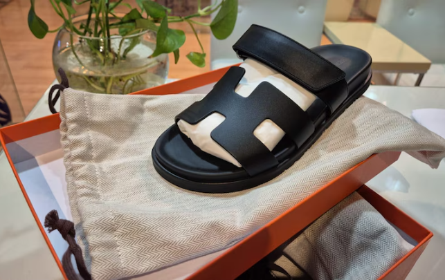BRAND NEW HERMES SANDAL SIZE 39-39.5-40-40.5 !!