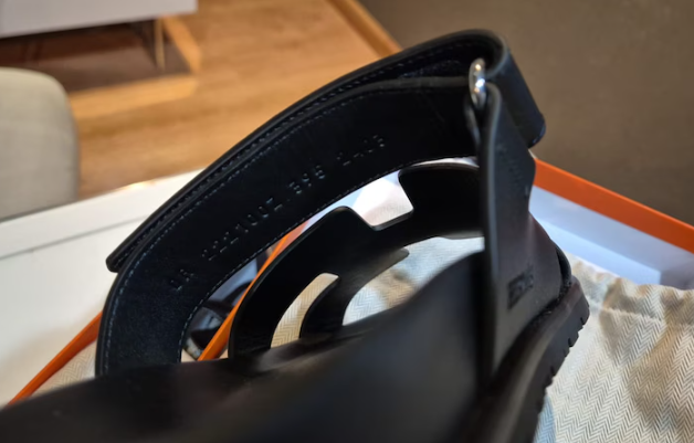 BRAND NEW HERMES SANDAL SIZE 39-39.5-40-40.5 !!