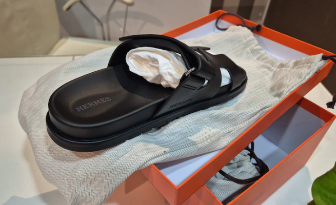 BRAND NEW HERMES SANDAL SIZE 39-39.5-40-40.5 !!