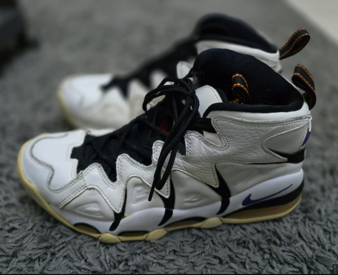 Original like new nike shoes bundle size 9us