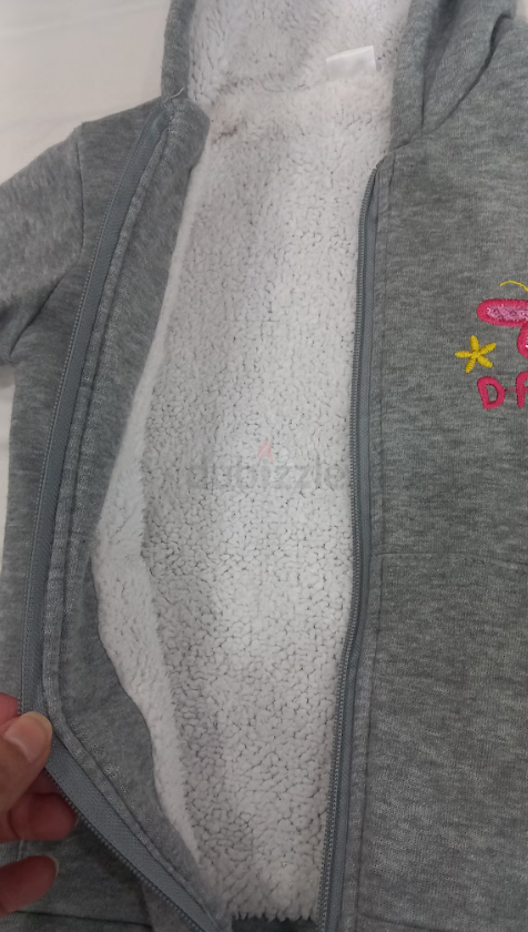 Girls gray winter jacket, sizes 5 to 6 years