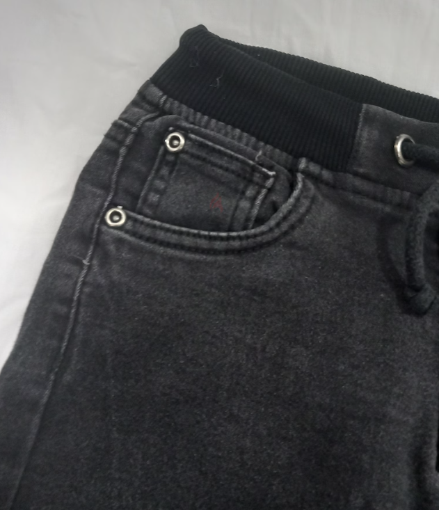 Black jeans shorts for boys, size 7 to 8 years