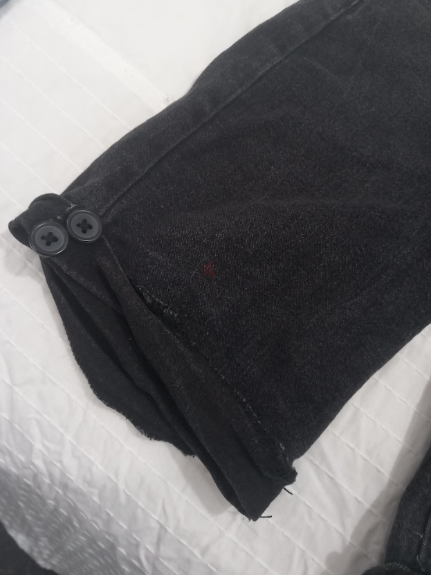 Black jeans shorts for boys, size 7 to 8 years