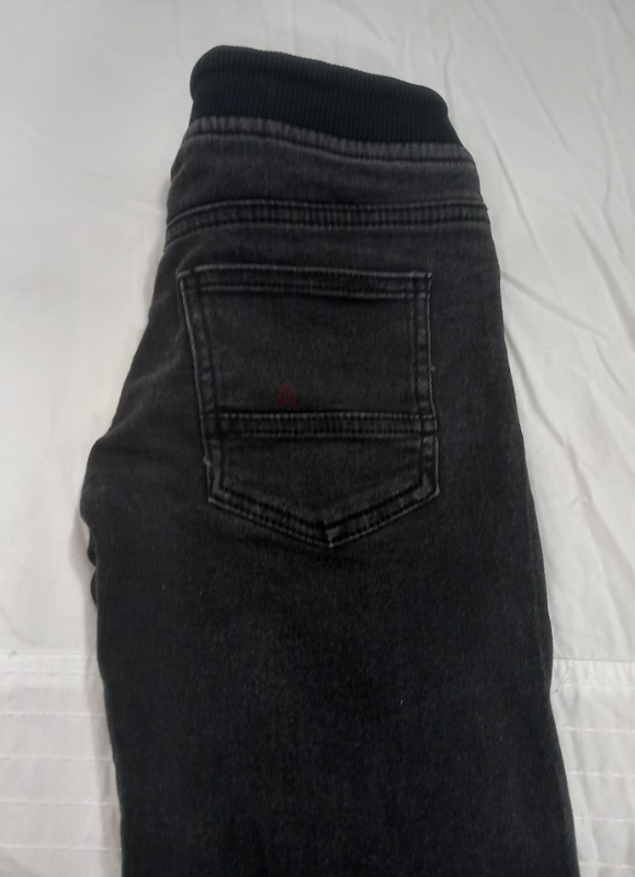 Black jeans shorts for boys, size 7 to 8 years