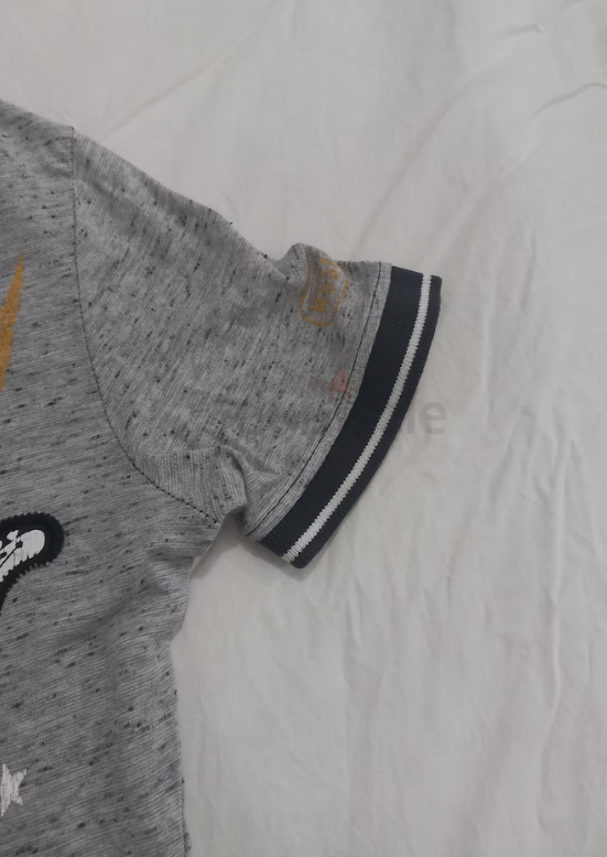 Cotton T-shirt for boys, size 5 to 6 years