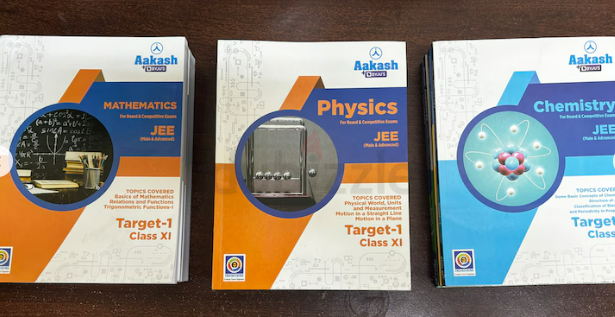Aakash Byjus Grade 11/ JEE preparation unused guide books ( phy, chem and maths )