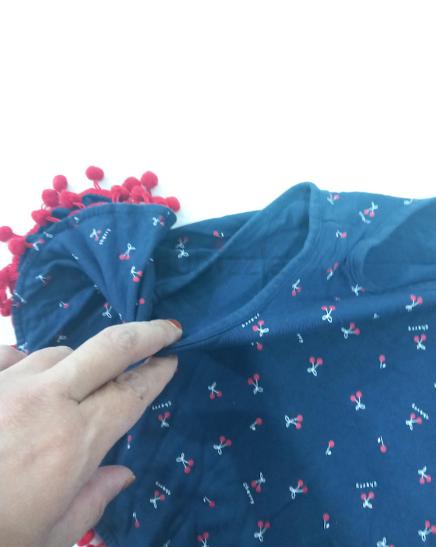 Very comfortable open shoulder baby girl t-shirt, size 2 to 3 years or more