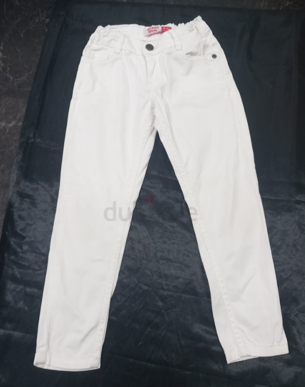 White jeans for children, size 5 to 6 years