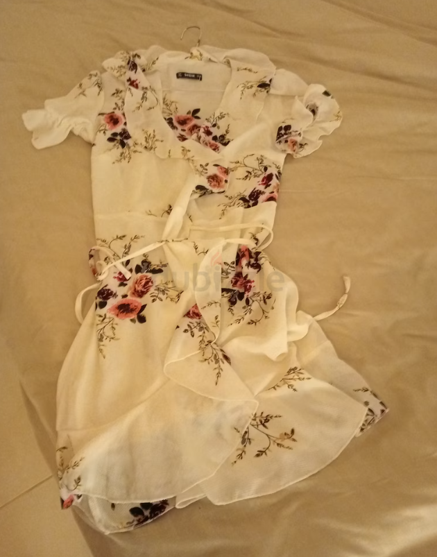 Woman dress 25 dhs size small