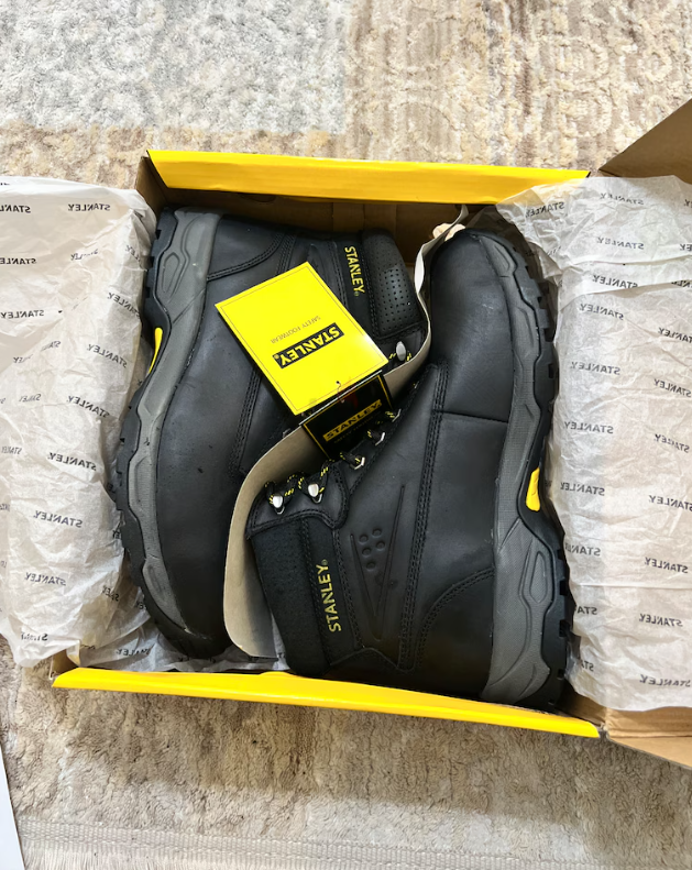 Original Stanley safety shoes size 43 brand new