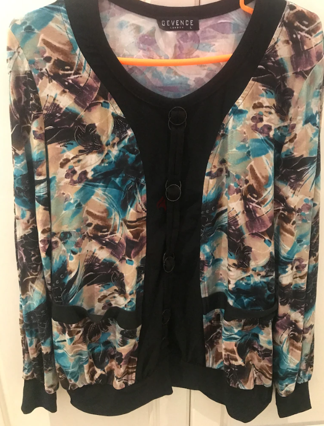 بلوزة نسائية بأكمام طويلة تركية المنشأ