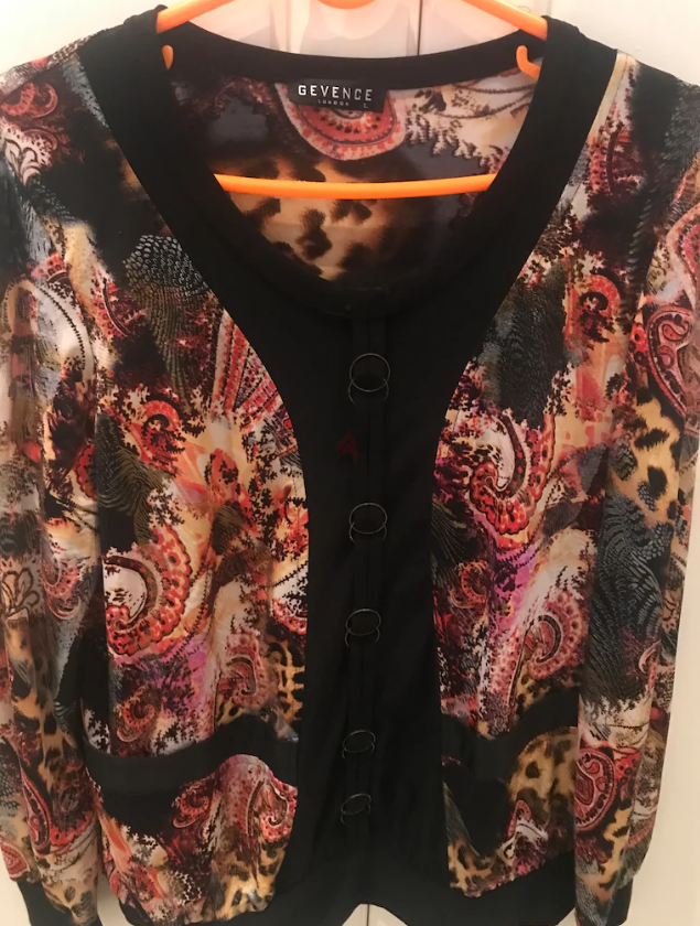 بلوزة نسائية بأكمام طويلة تركية المنشأ