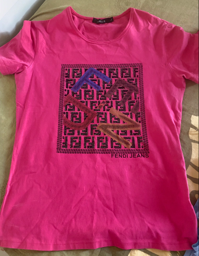 تيشيرت للسيدات بتصميم أنيق