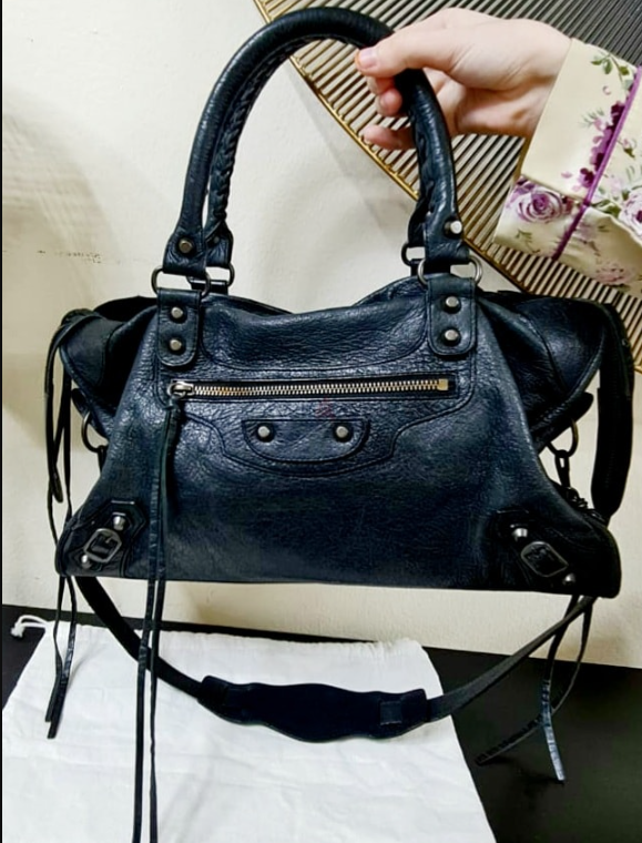 Pure leather BALENCIAGA city classic bag.