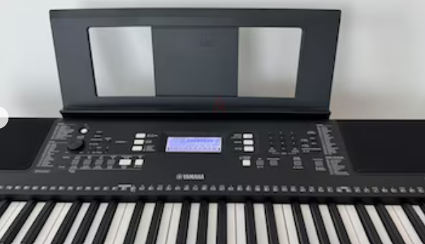 Yamaha piano/keyboard PSR E373