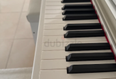 بيانو مستعمل نظيف