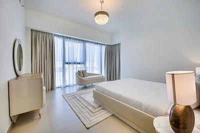 Bright 5th floor 2BD apartment near Burj Khalifa