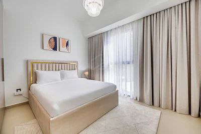 Bright 5th floor 2BD apartment near Burj Khalifa