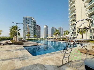 Spacious Studio – Balcony Pool Side