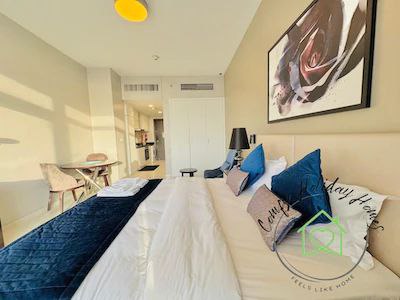 Spacious Studio – Balcony Pool Side
