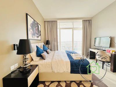 Spacious Studio – Balcony Pool Side