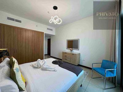 Bright and Spacious l Family SetUp Apartment with view of Palm Beach