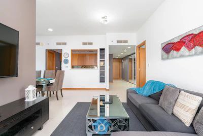 Luxurious 2 BHK Apartment in Dubai Marina | Stunning Waterfront Views!