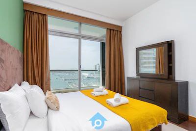 Luxurious 2 BHK Apartment in Dubai Marina | Stunning Waterfront Views!