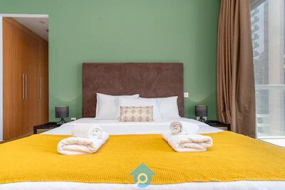 Luxurious 2 BHK Apartment in Dubai Marina | Stunning Waterfront Views!