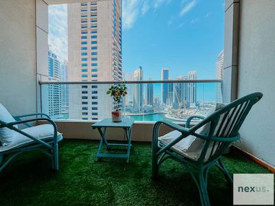 Dubai Marina Delight: Spacious Retreat for Groups