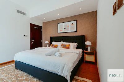 Dubai Marina Delight: Spacious Retreat for Groups