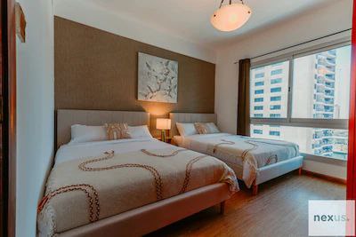 Dubai Marina Delight: Spacious Retreat for Groups
