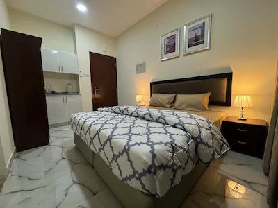 Deluxe Furnished Studio rooms with attached washroom near union metro