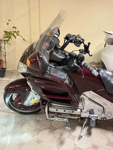 Gold wing big screen very clean