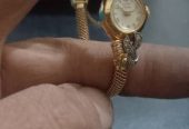 Gold clock with excellent diamond stone