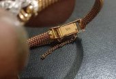 Gold clock with excellent diamond stone