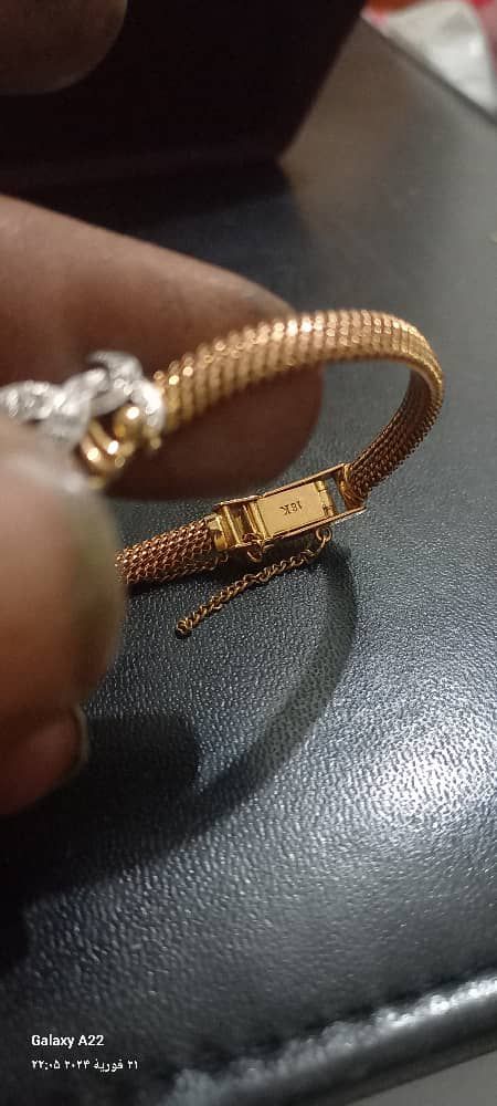 Gold clock with excellent diamond stone