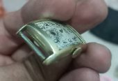 Gold clock with excellent diamond stone