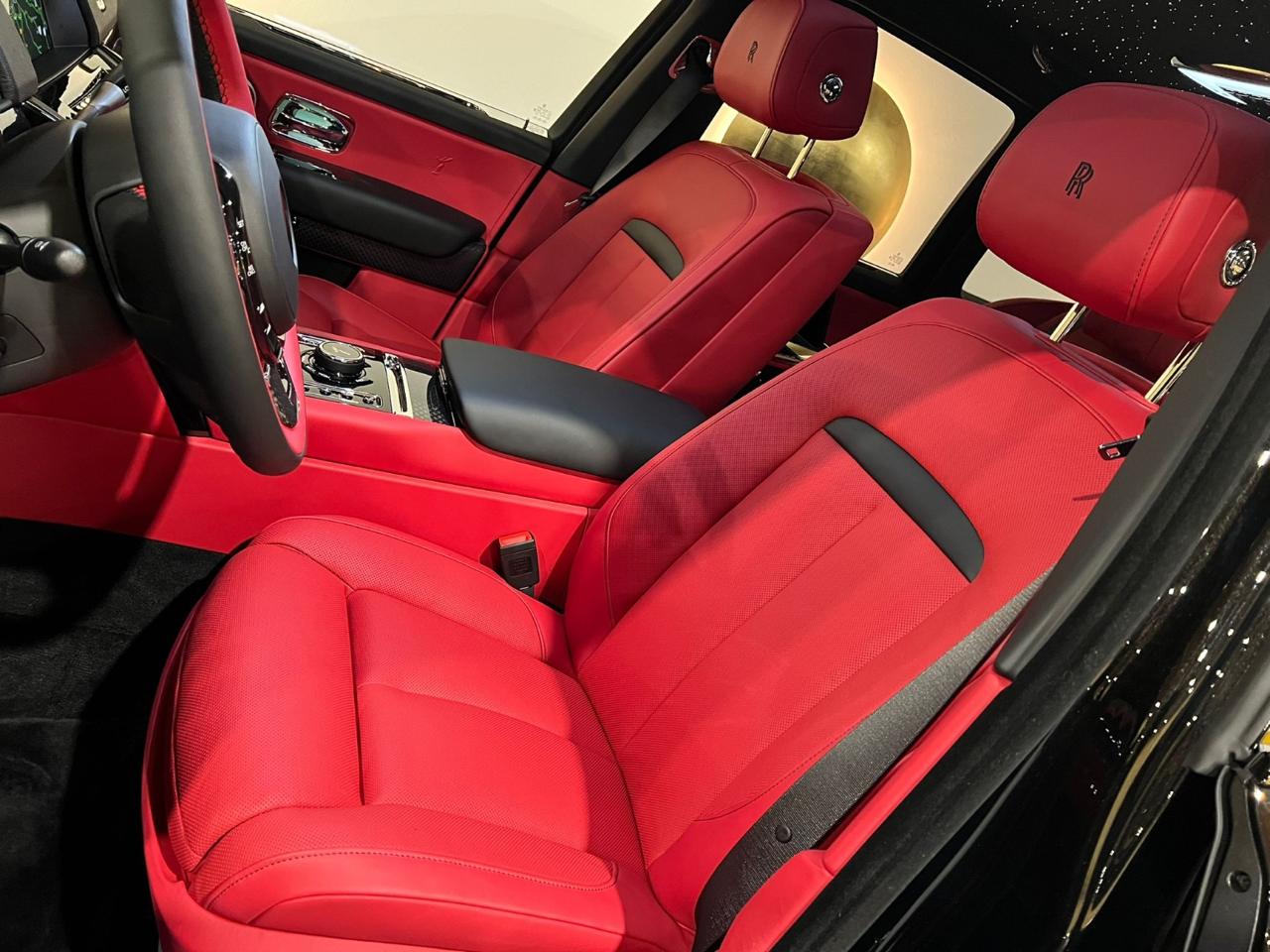 Rolls-Royce Cullinan 2024 – Full Option | UK Spec | Only 7,000 km | AED 1,970,000