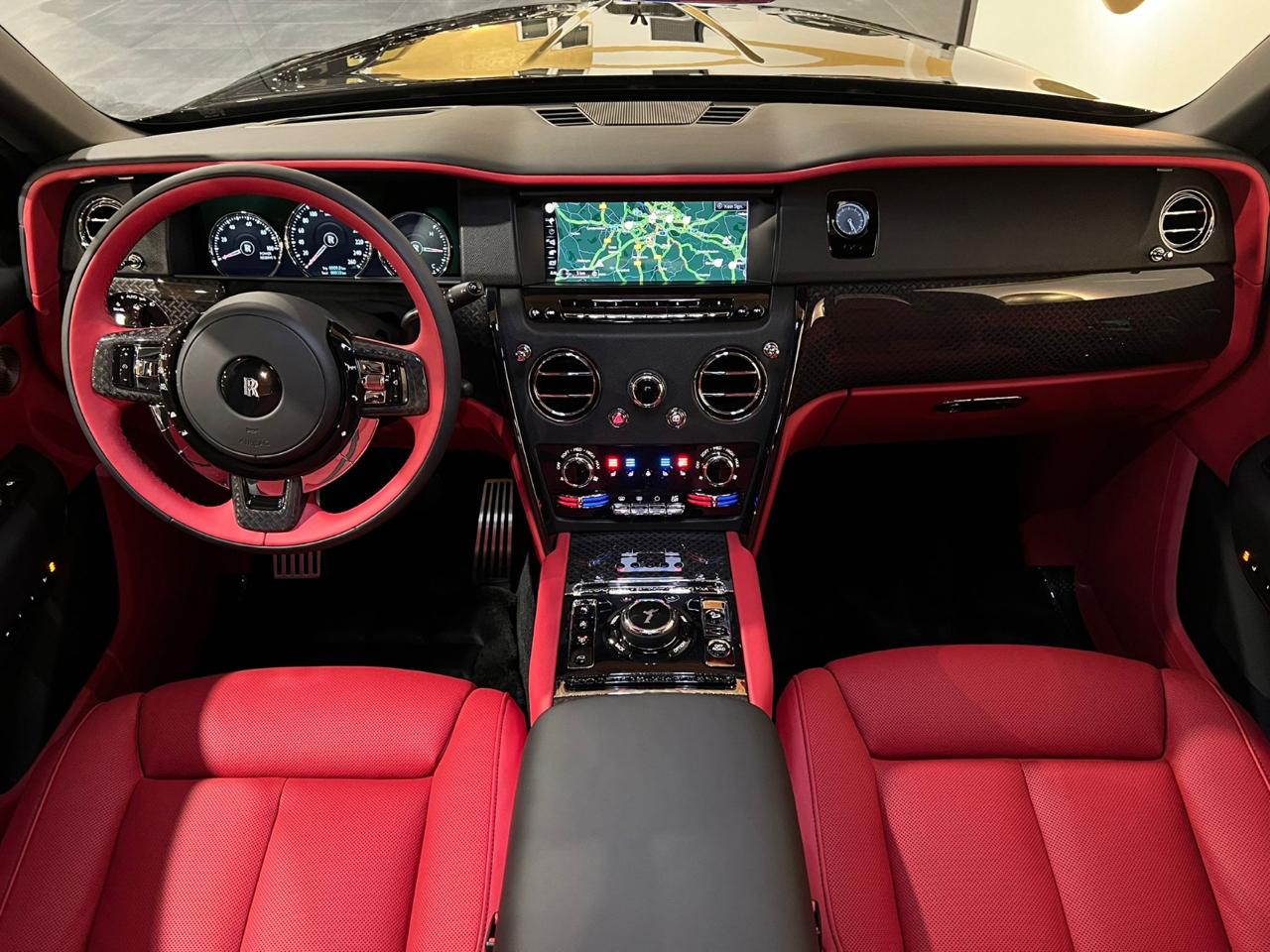 Rolls-Royce Cullinan 2024 – Full Option | UK Spec | Only 7,000 km | AED 1,970,000