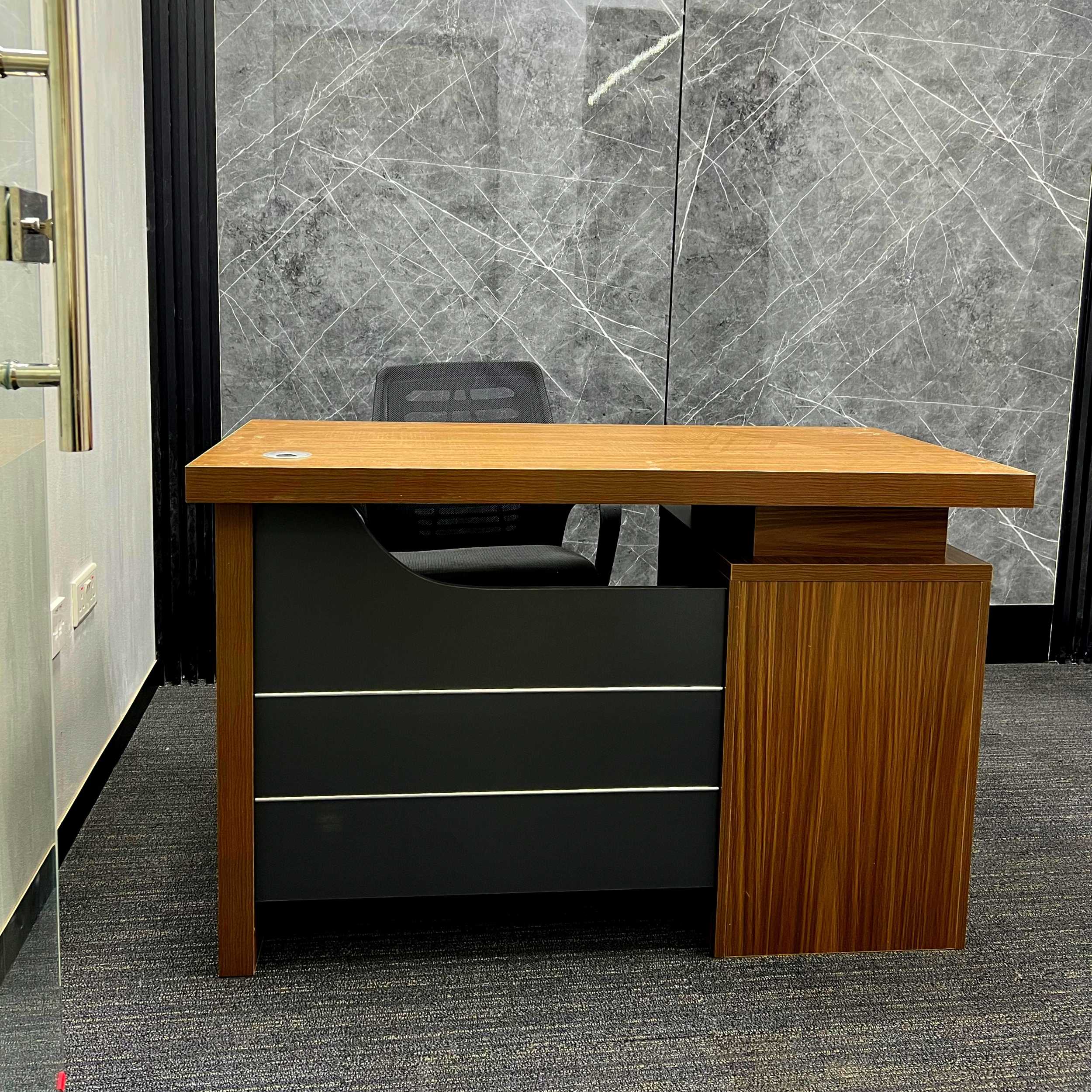 OFFICE SPACES AT AL MAAREFH BUSINESS CENTER