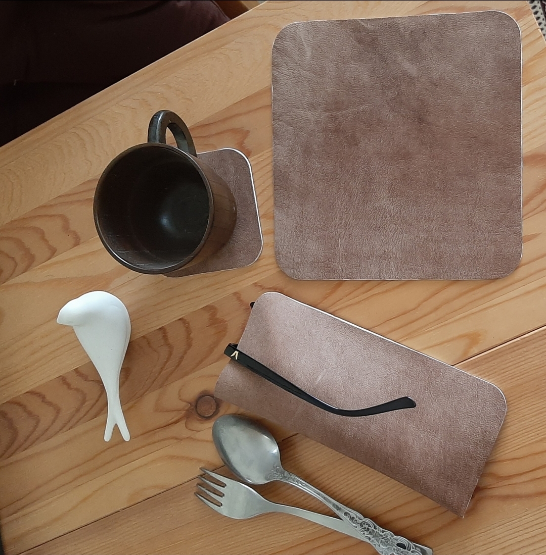 Hotel and restaurant accessories