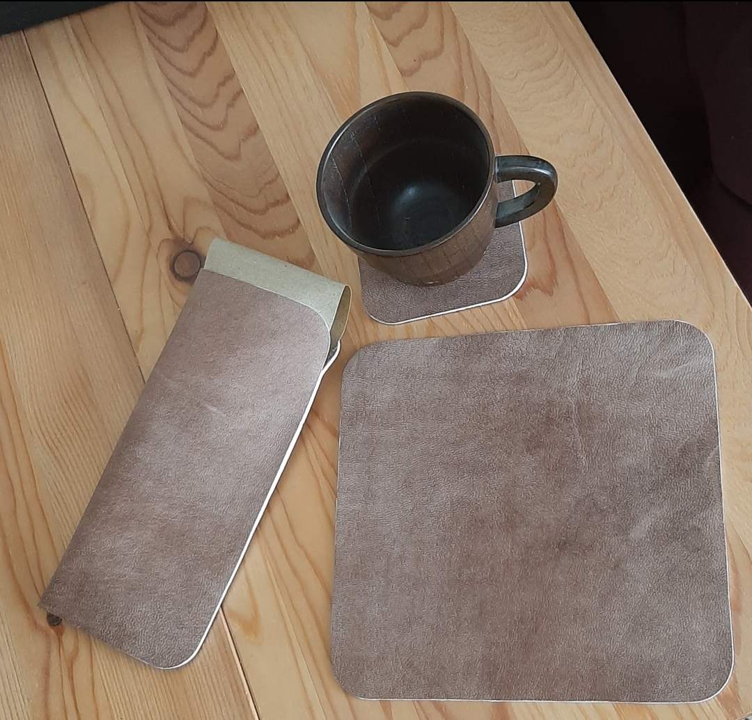 Hotel and restaurant accessories