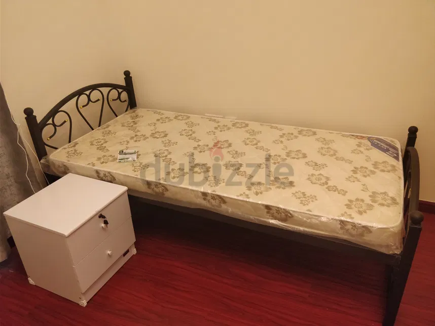 We are looking for male flat mate to share 1 BHK apartment.