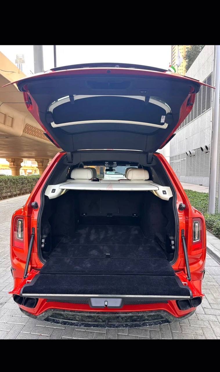 Experience unmatched elegance and commanding performance with the 2021 Rolls-Royce Cullinan, enhance