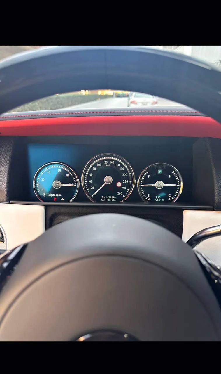 Experience unmatched elegance and commanding performance with the 2021 Rolls-Royce Cullinan, enhance