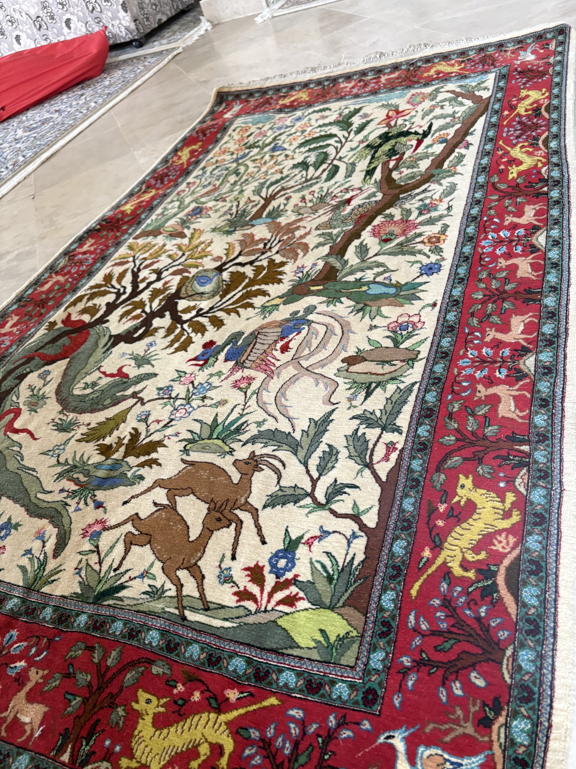 Fine Persian Qom Hunting Scene Rug – Silk Foundation, Silk Highlights