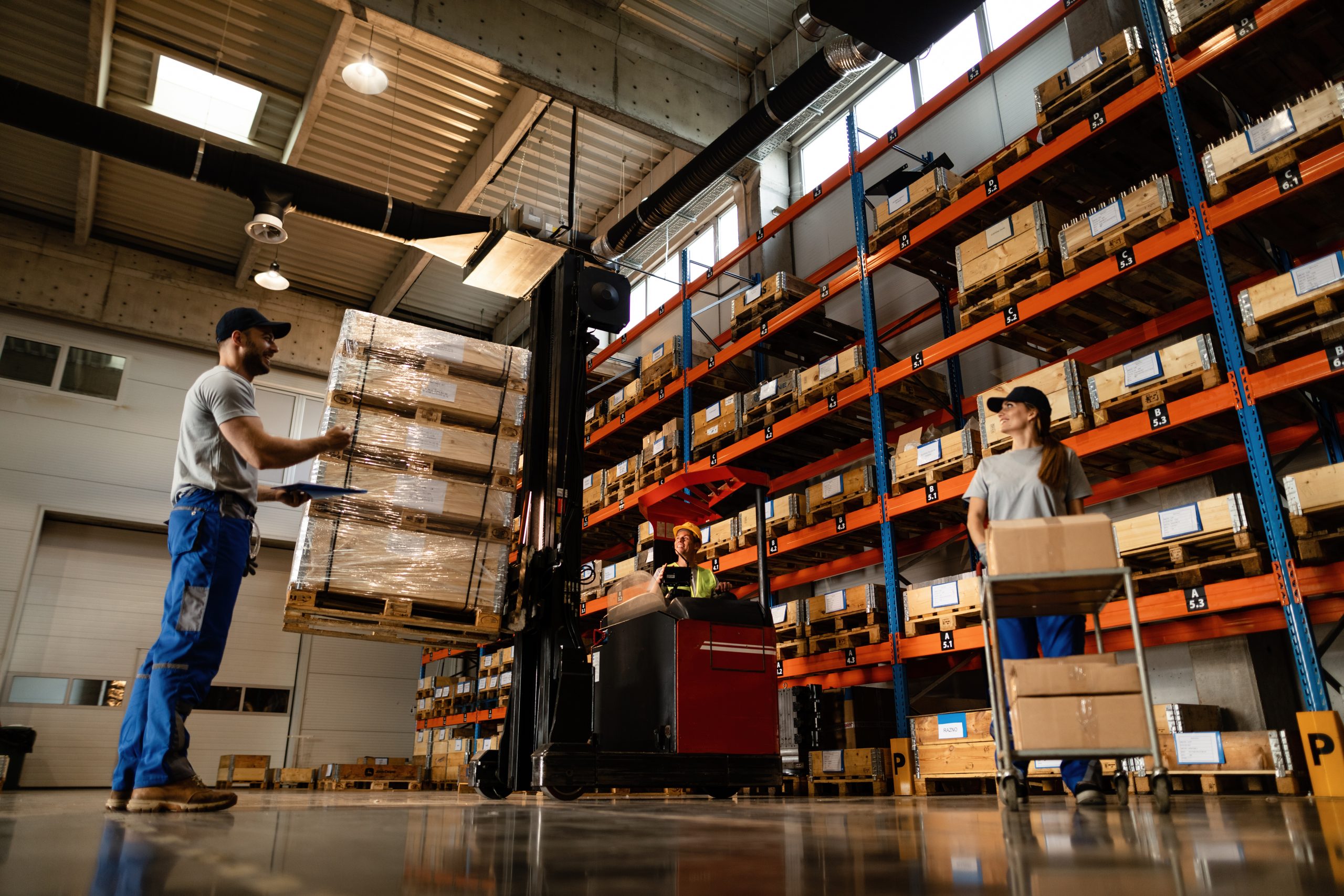 Freight forwarding service in Al Hamriyah Free Zone